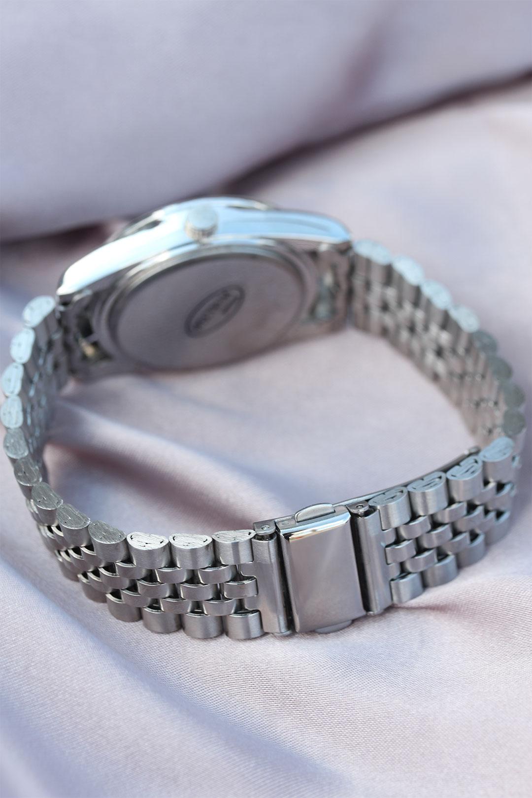 Trend Gümüş Metal Kordonlu Zirkon Taşlı Kadran Tasarımlı Kadın Saat